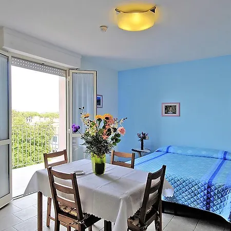 Aparthotel Happy 3*