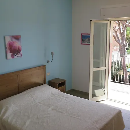 Happy Aparthotel