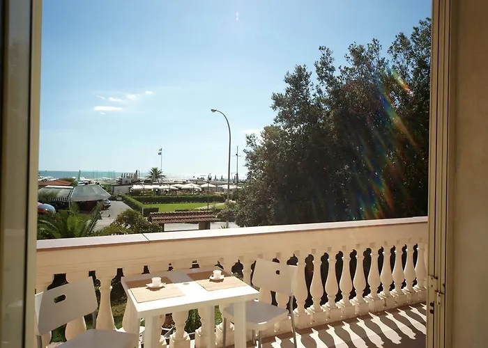 Happy Марина-ди-Пьетрасанта