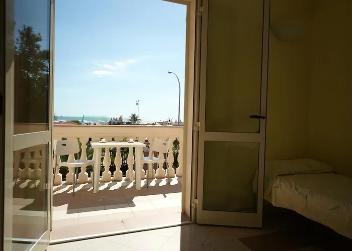 Happy Марина-ди-Пьетрасанта