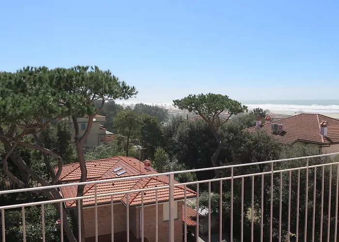 Happy Марина-ди-Пьетрасанта