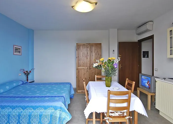 Апарт-отель Happy 3*