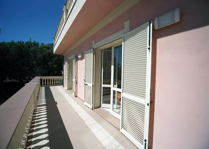 Happy Марина-ди-Пьетрасанта