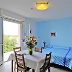 Aparthotel Happy 3*