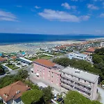 Happy Aparthotel 3*